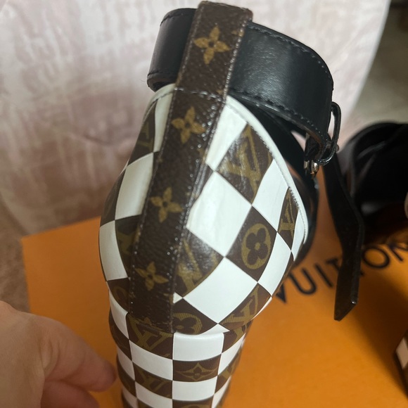 Louis Vuitton Matchmake black Cross Sandle - Picture 8 of 13